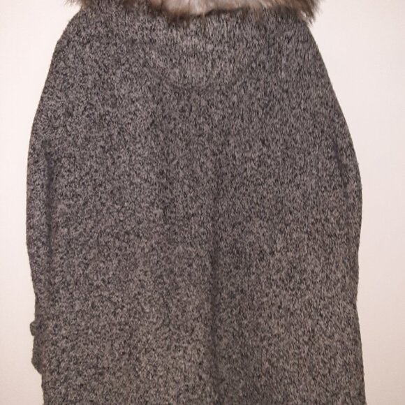 In Every Story...Women's Winter Long Coat Faux Fur Hoodie Gray Size 1X - Picture 2 of 10